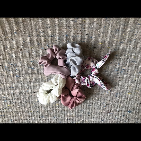 ✨2/$20✨ 5 hair scrunchies - Picture 3 of 4